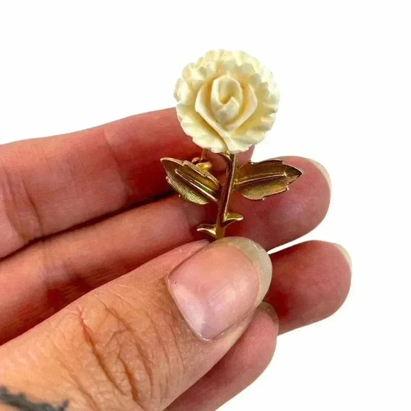 VTG Beige Flower Gold Tone Metal Brooch Pin Plastic Rose - Picture 2 of 10